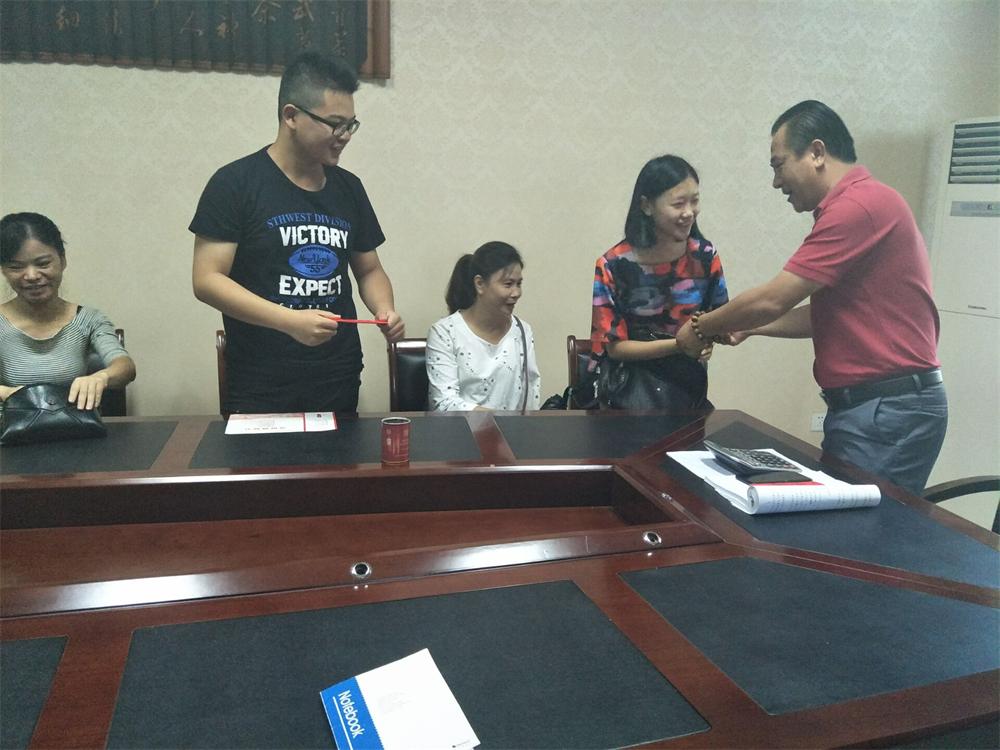 福建易順建筑工程有限公司2017年第一屆：“金秋助學(xué)，學(xué)子圓夢，誠信你我，感恩社會”