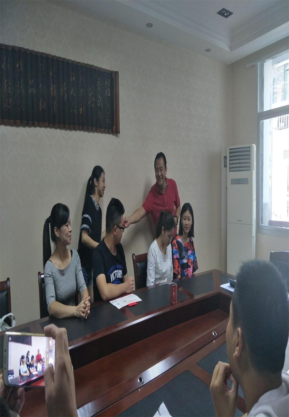 福建易順建筑工程有限公司2017年第一屆：“金秋助學(xué)，學(xué)子圓夢，誠信你我，感恩社會”