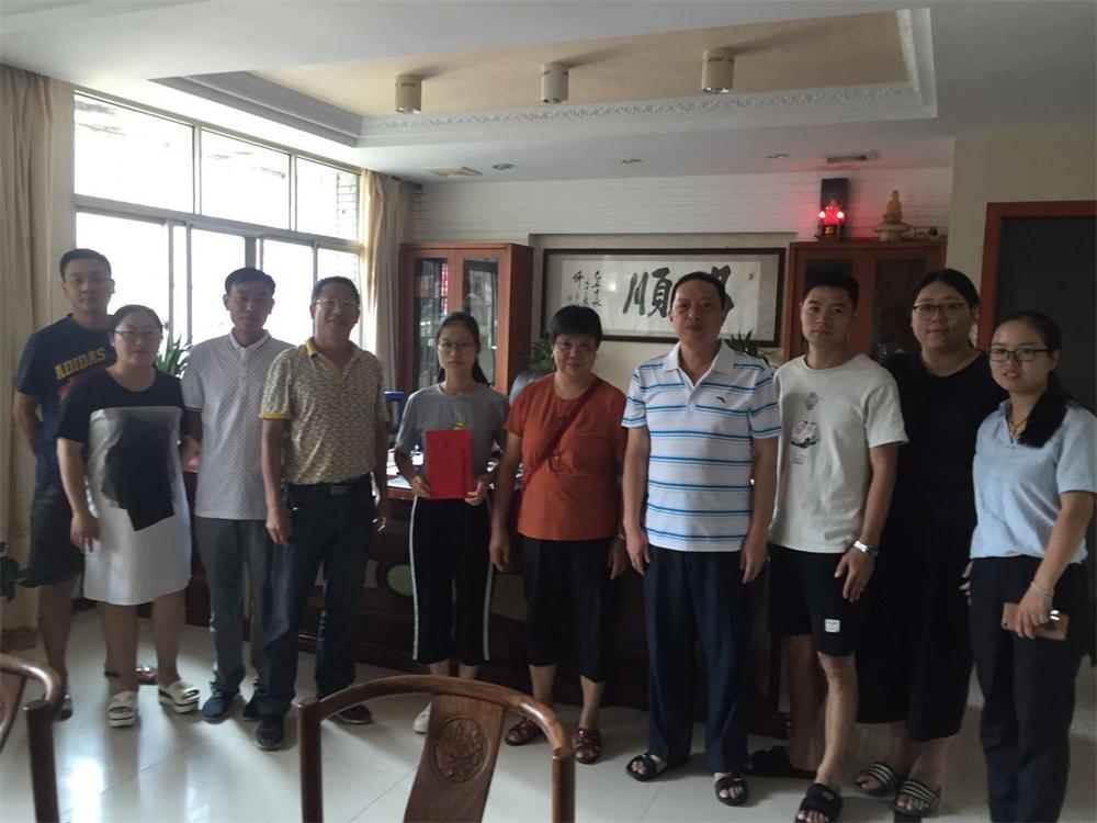 福建易順建筑工程有限公司2017年第一屆：“金秋助學(xué)，學(xué)子圓夢，誠信你我，感恩社會”