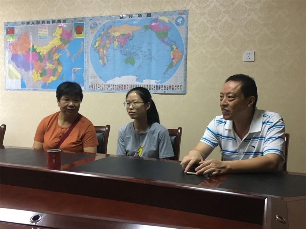 福建易順建筑工程有限公司2017年第一屆：“金秋助學(xué)，學(xué)子圓夢，誠信你我，感恩社會”