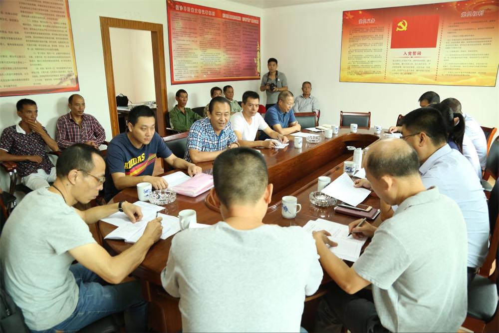 福建易順建筑工程有限公司“互動聯(lián)動、掛鉤幫扶”招沙甲村貧困戶捐贈儀式