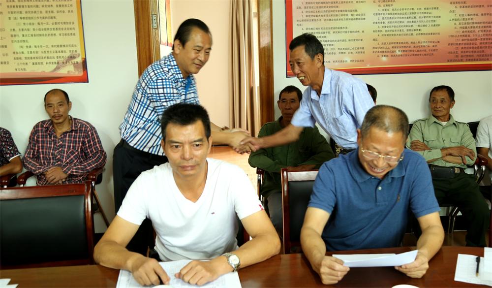 福建易順建筑工程有限公司“互動聯(lián)動、掛鉤幫扶”招沙甲村貧困戶捐贈儀式