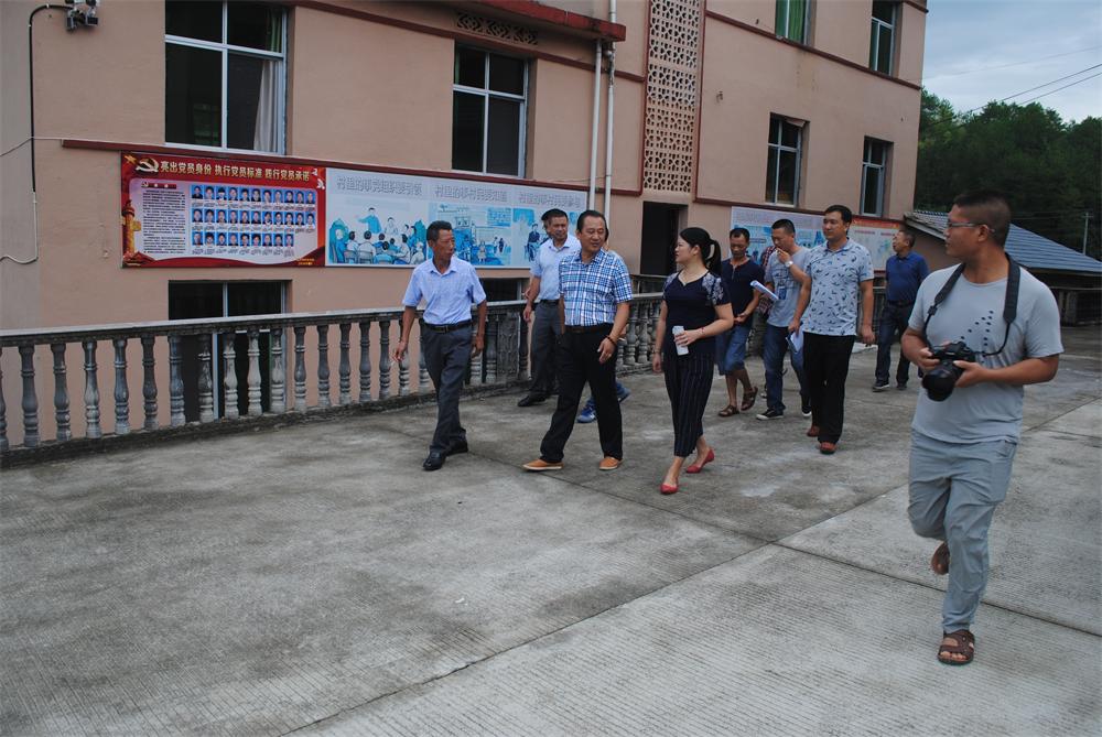 福建易順建筑工程有限公司“互動聯(lián)動、掛鉤幫扶”招沙甲村貧困戶捐贈儀式