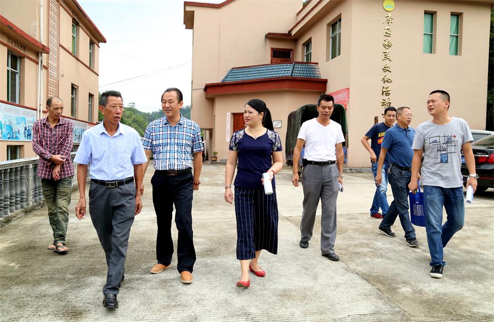 福建易順建筑工程有限公司“互動聯(lián)動、掛鉤幫扶”招沙甲村貧困戶捐贈儀式