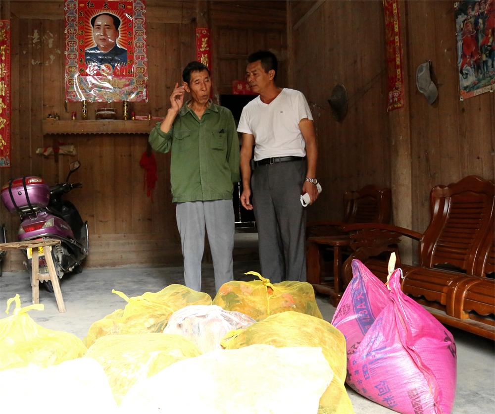 福建易順建筑工程有限公司“互動聯(lián)動、掛鉤幫扶”招沙甲村貧困戶捐贈儀式