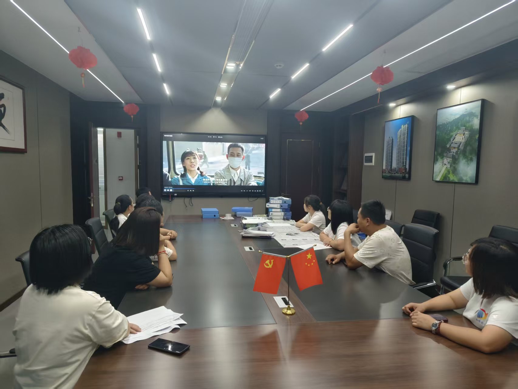 賡續(xù)紅色血脈，凝聚奮進(jìn)力量 —— 易順建工集團(tuán)黨支部國(guó)慶觀影《我和我的祖國(guó)》