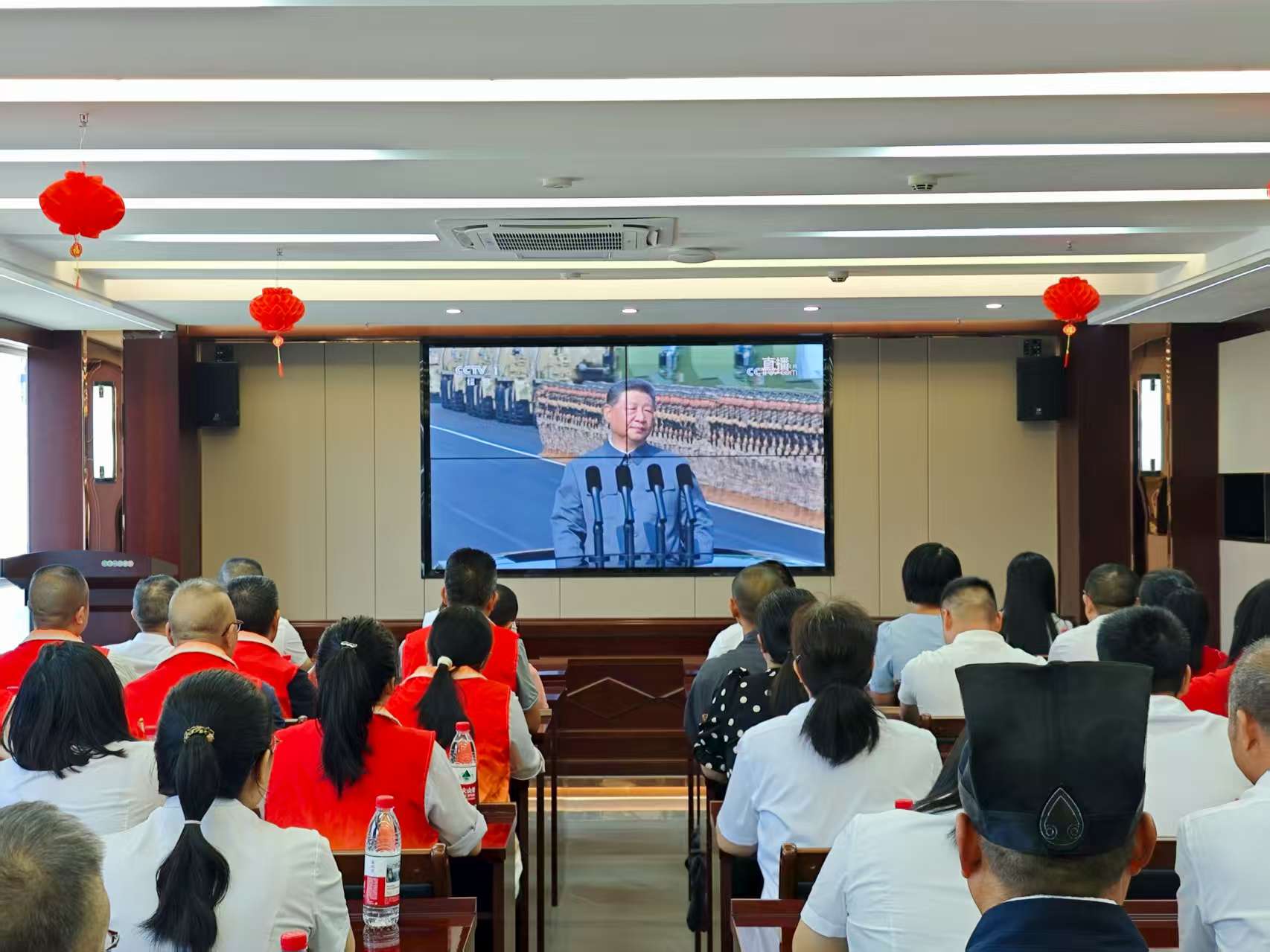 易順建工集團有限公司聯(lián)合松溪縣委統(tǒng)戰(zhàn)部機關集中集中觀看紀念中國人民抗日戰(zhàn)爭暨世界反法西斯戰(zhàn)爭勝利80周年大會