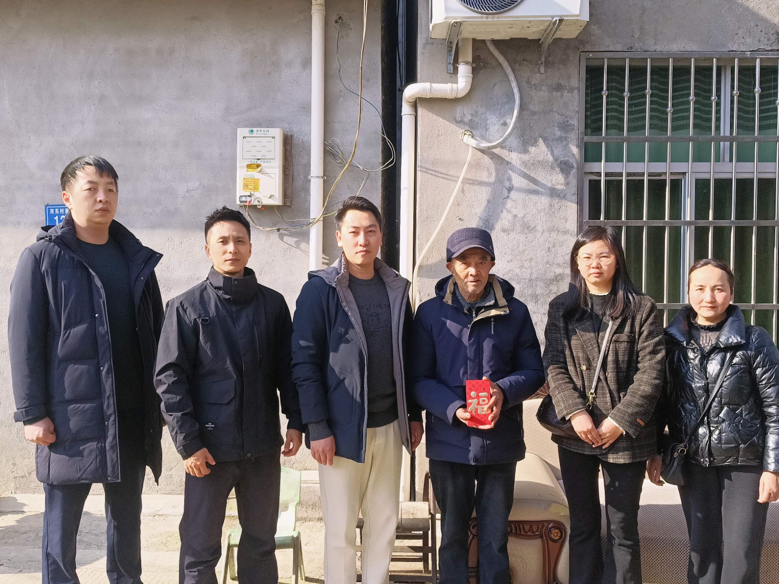 情暖寒冬，心系民生——易順建工集團(tuán)開(kāi)展困難黨員及群眾慰問(wèn)活動(dòng)