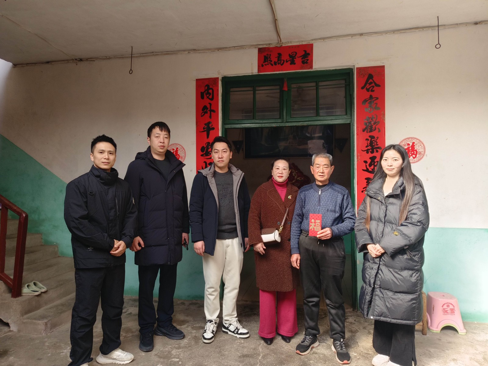 情暖寒冬，心系民生——易順建工集團(tuán)開(kāi)展困難黨員及群眾慰問(wèn)活動(dòng)